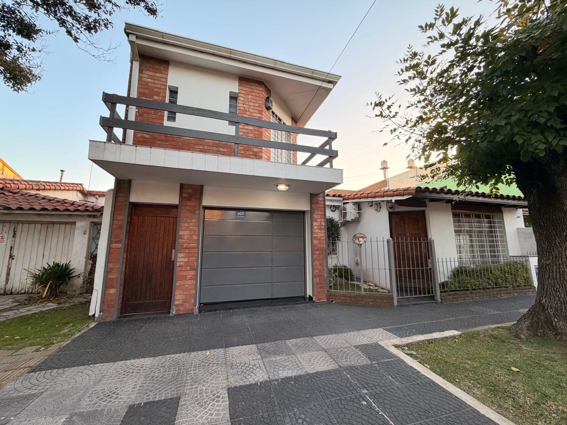 VENTA CASA 4 AMBIENTES QUILMES OESTE.