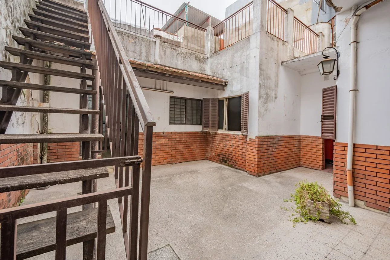 Venta PH tipo casa con local y garaje, foto 1