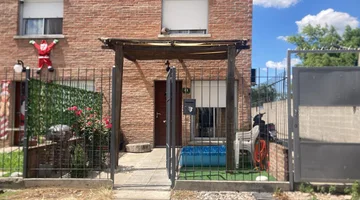 Hermosa casa de 2 dormitorios en excelente estado.