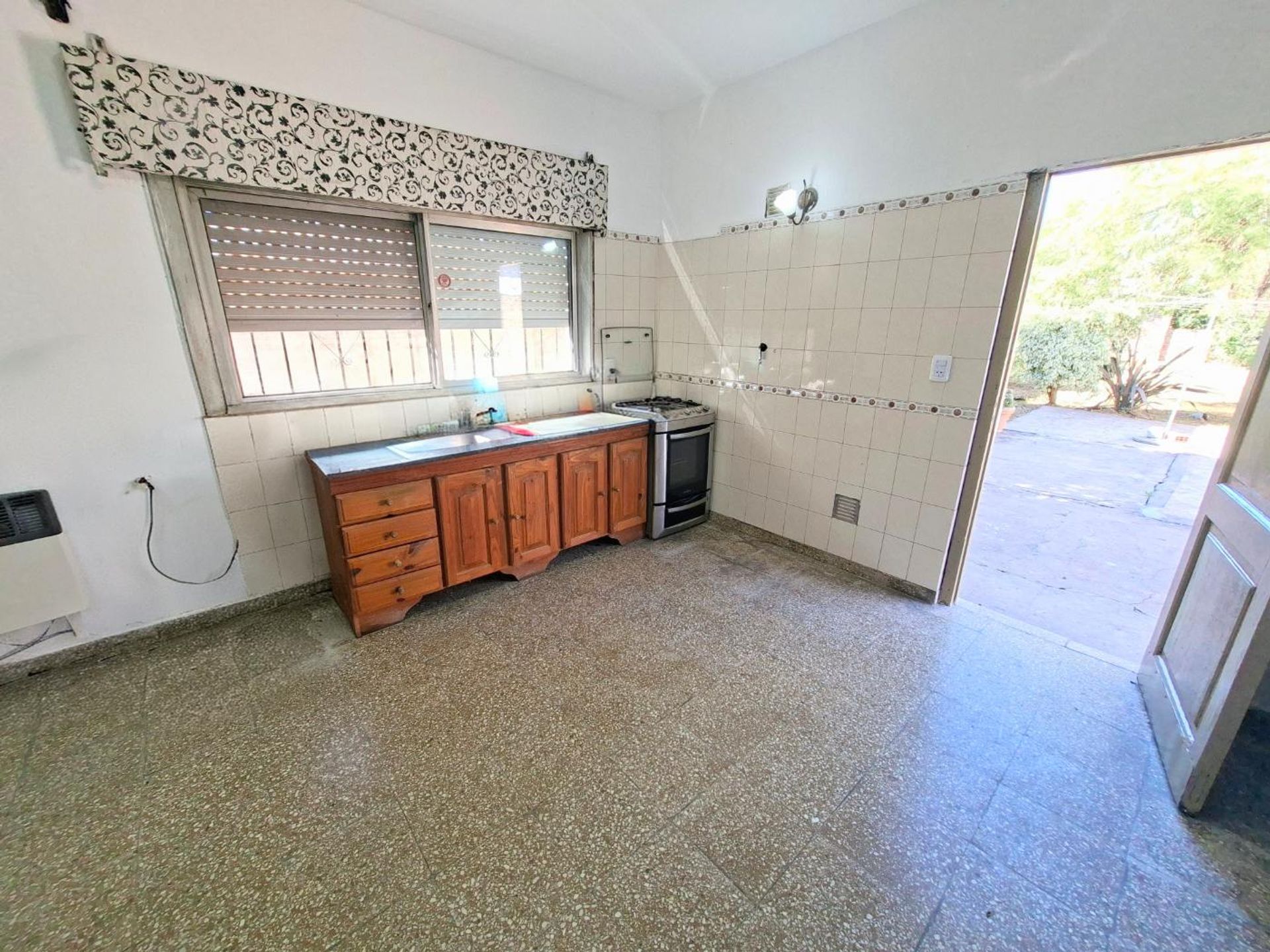 Foto 5 — VENTA CASA 3 AMB CON PARQUE, BERNAL ESTE.APTA CRED
