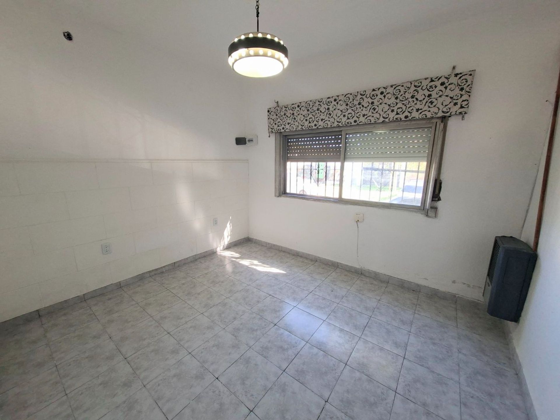 Foto 8 — VENTA CASA 3 AMB CON PARQUE, BERNAL ESTE.APTA CRED