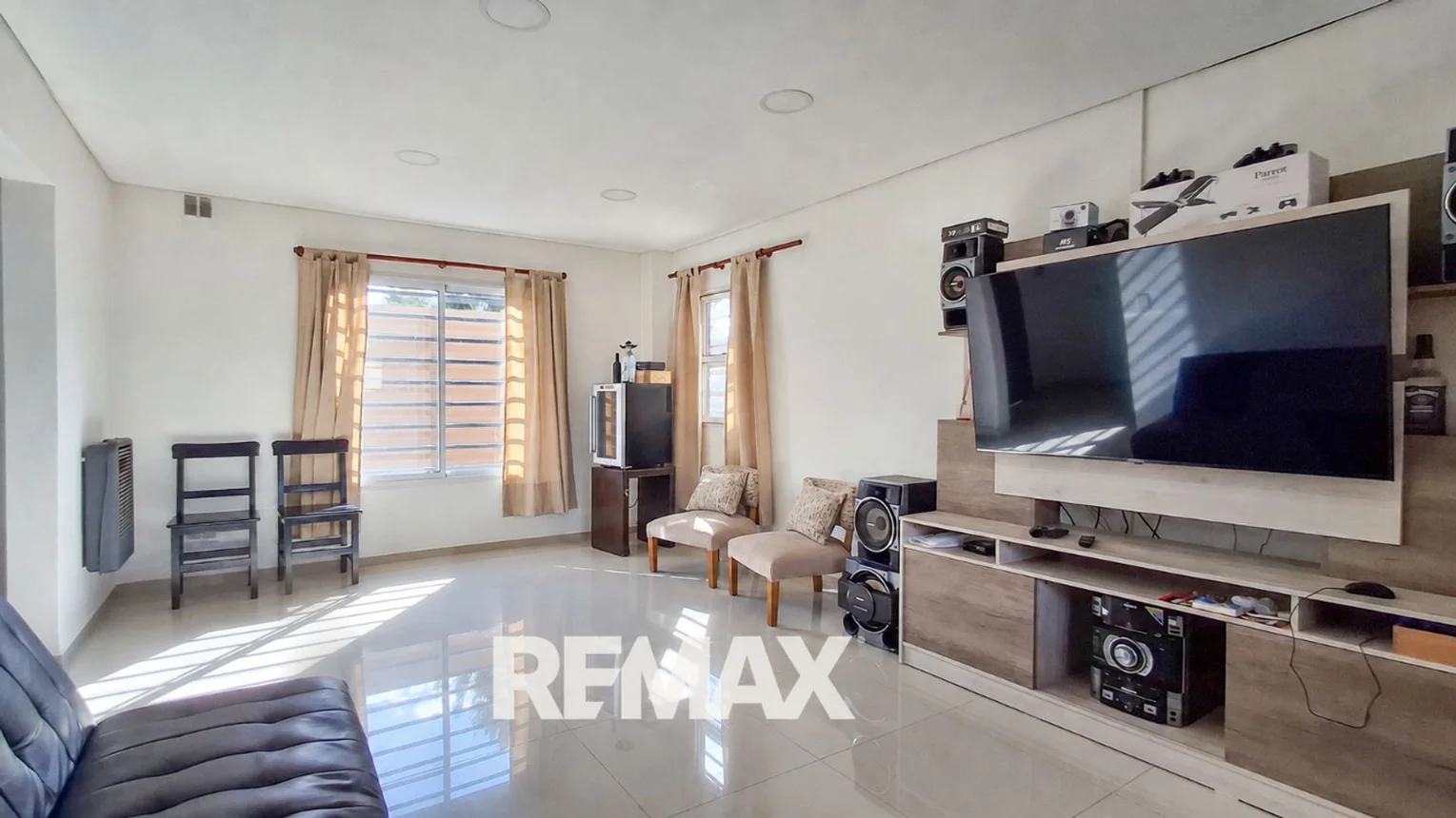 Casa dúplex en venta en Pilar, foto 2