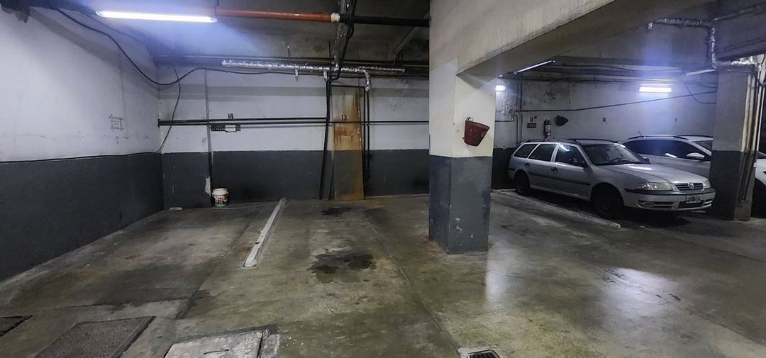 Cochera a la venta cubierta San Nicolás Catalinas