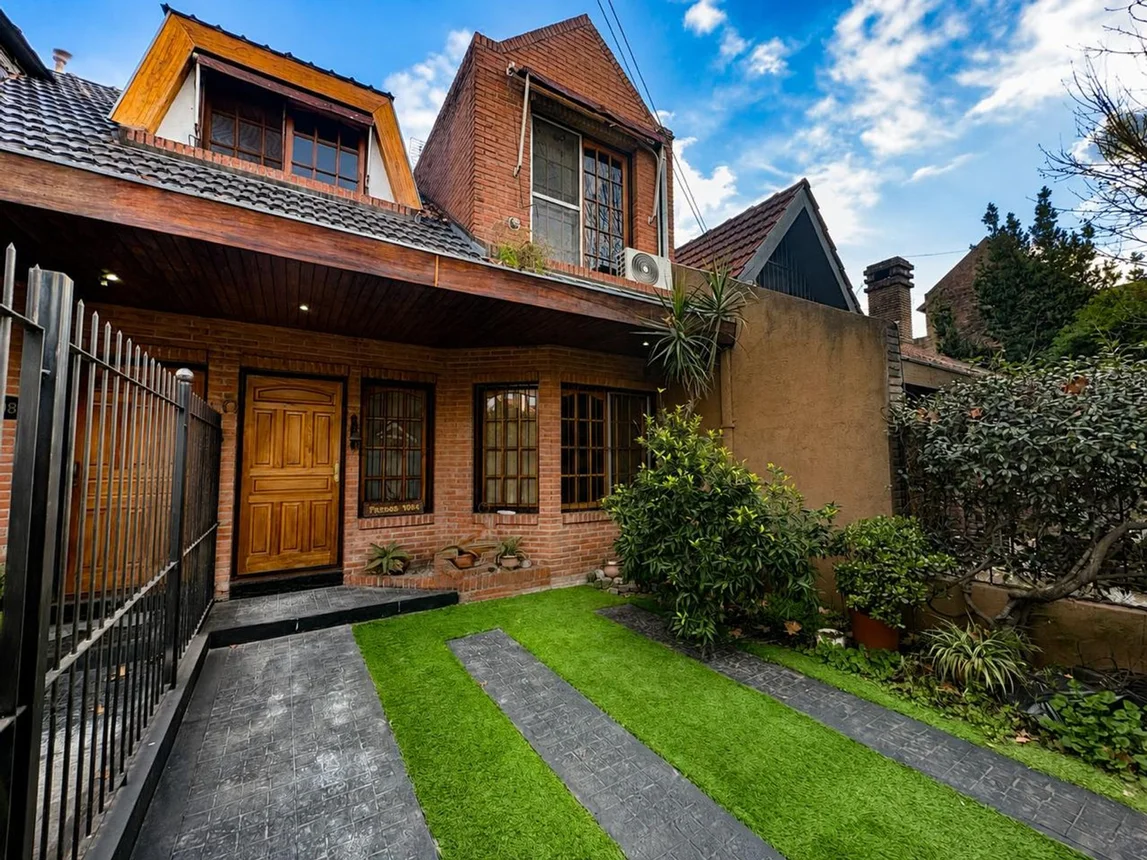 Casa dúplex de 4 ambientes en venta en Ciudad Jardín, Aviador Fredes 7000