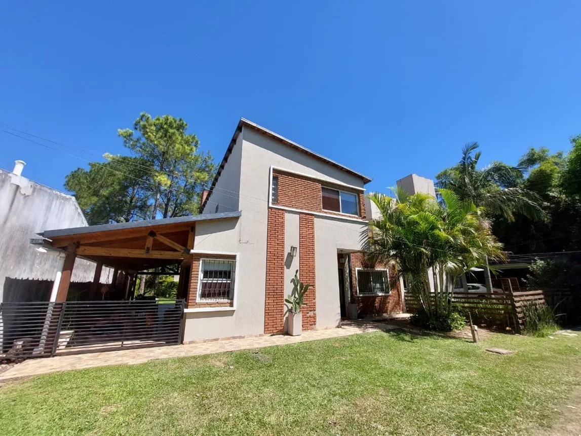 Casa dúplex de 5 ambientes en venta en Corrientes, Los Calchaquies 3000