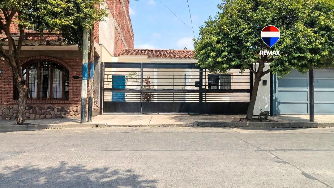 CASA EN VENTA 3 DORMITORIOS MACROCENTRO