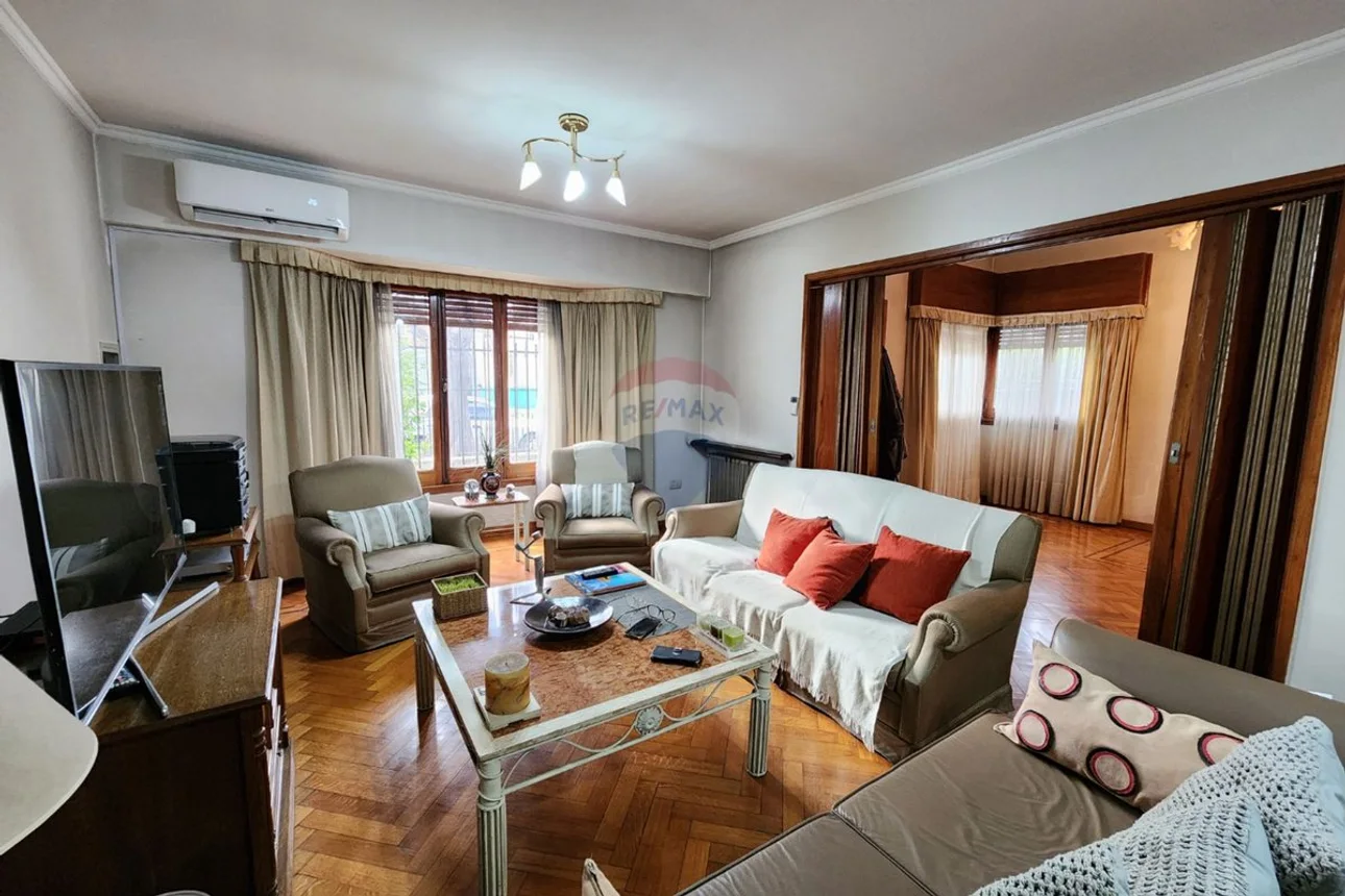 Casa de 6 ambientes en venta en Bernal Este, Zapiola 300, foto 3