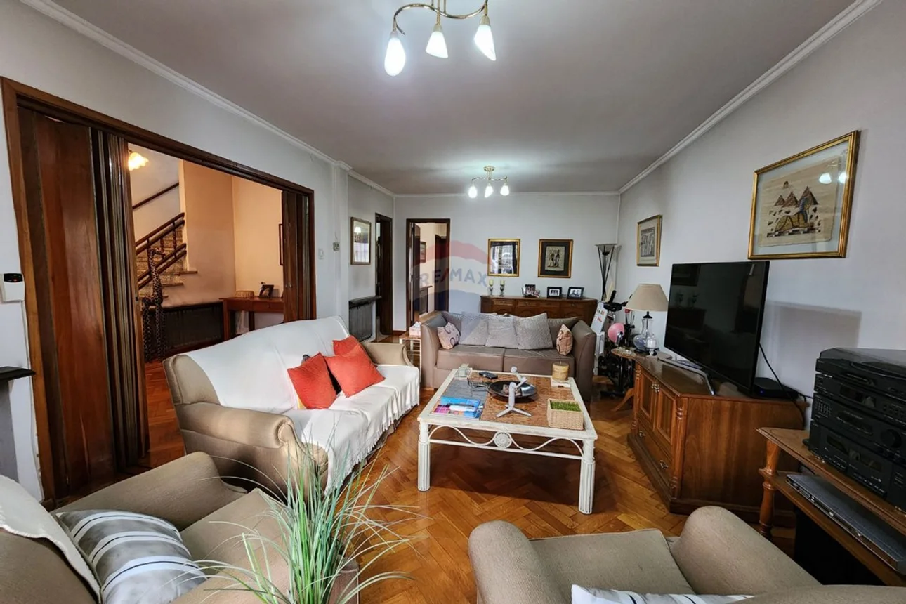 Casa de 6 ambientes en venta en Bernal Este, Zapiola 300, foto 4
