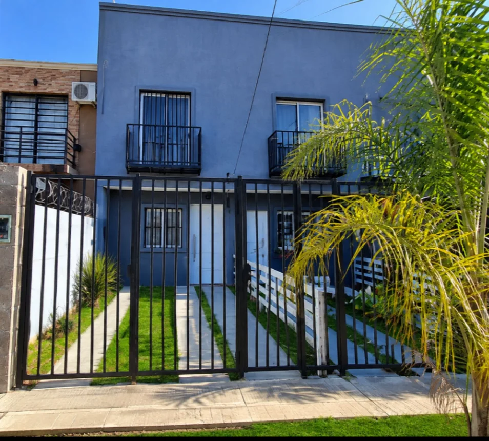 Casa tríplex en venta en Belén de Escobar