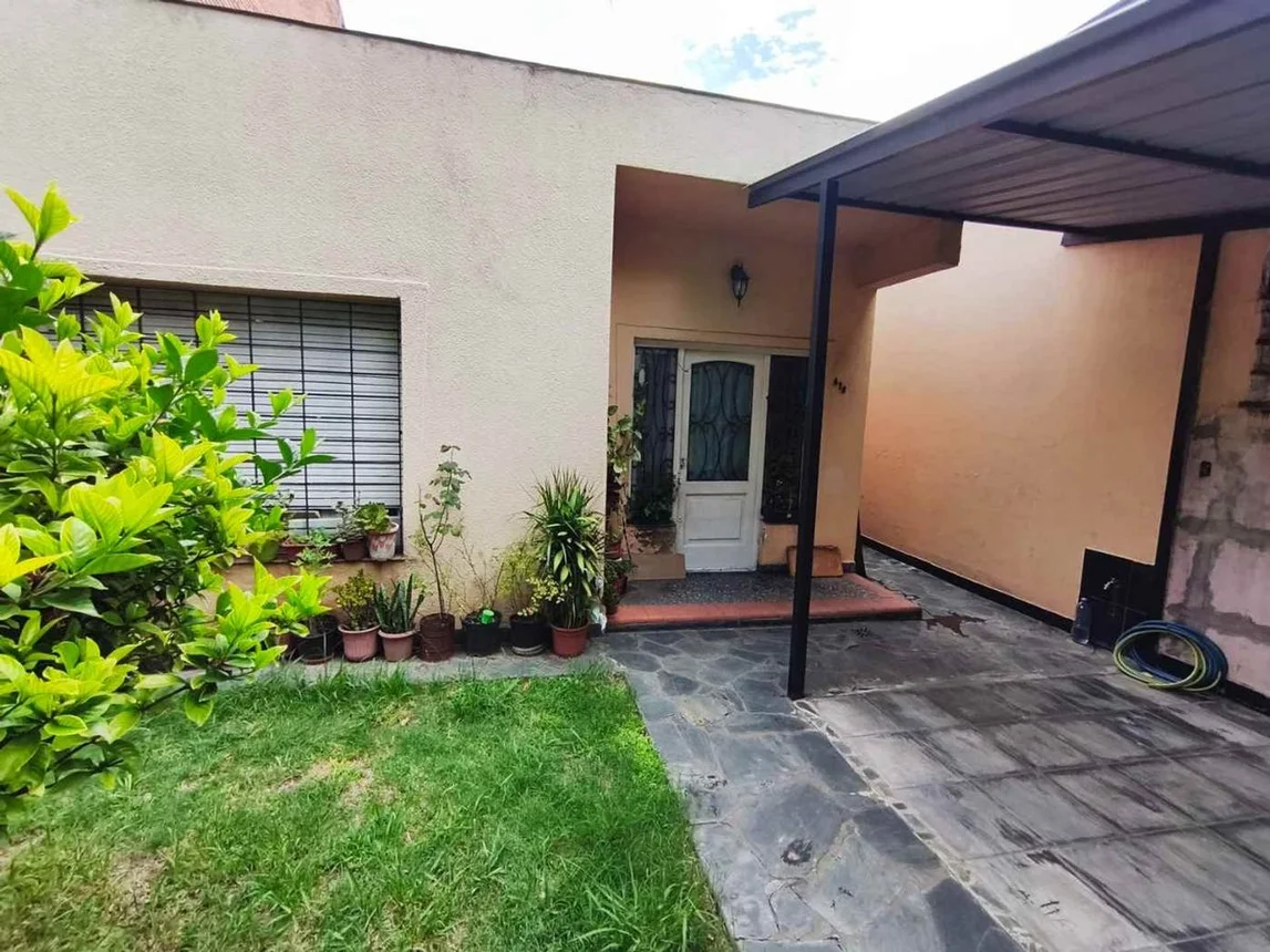 Casa en venta en Villa Sarmiento, foto 2