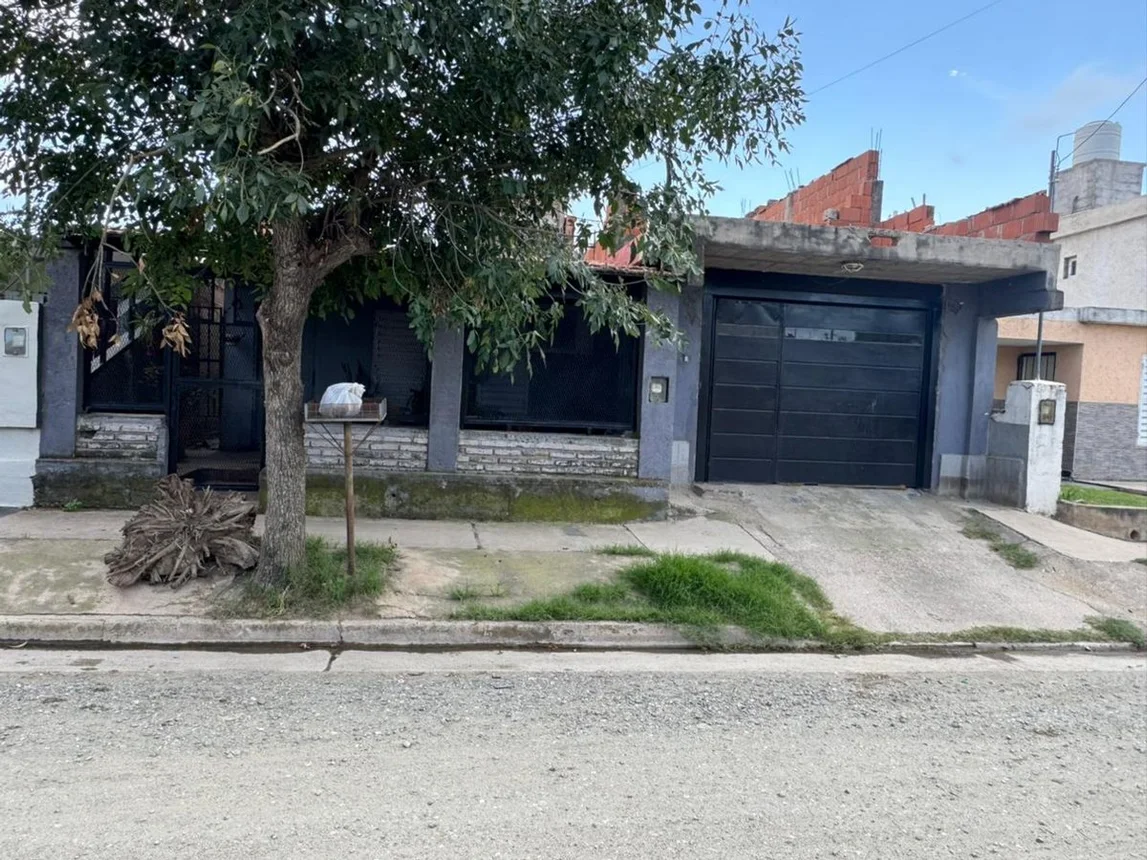 Casa de 3 ambientes en venta en Córdoba, Calle Publica 0