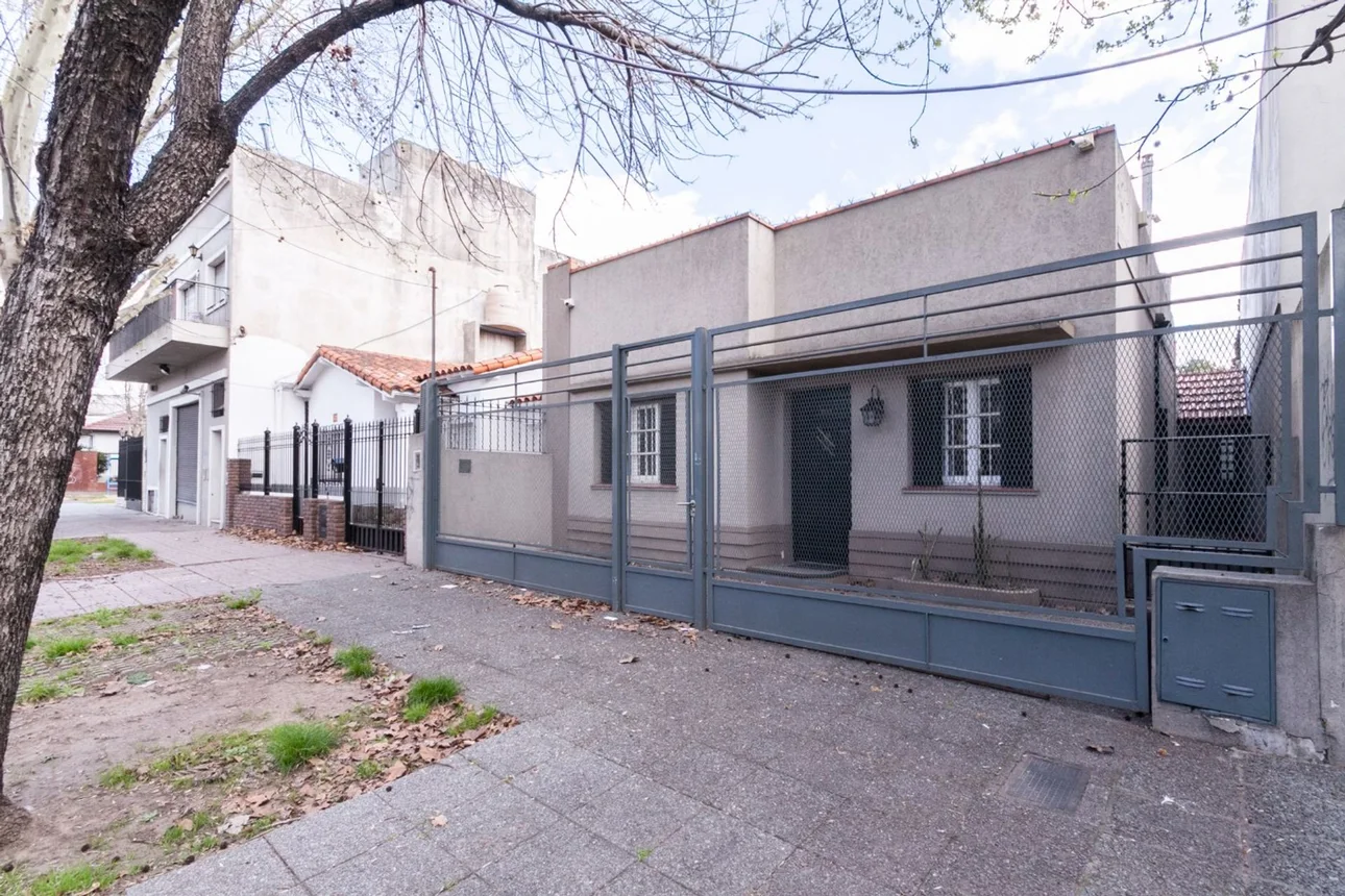Casa de 3 ambientes en venta en Banfield, Carlos Croce 900