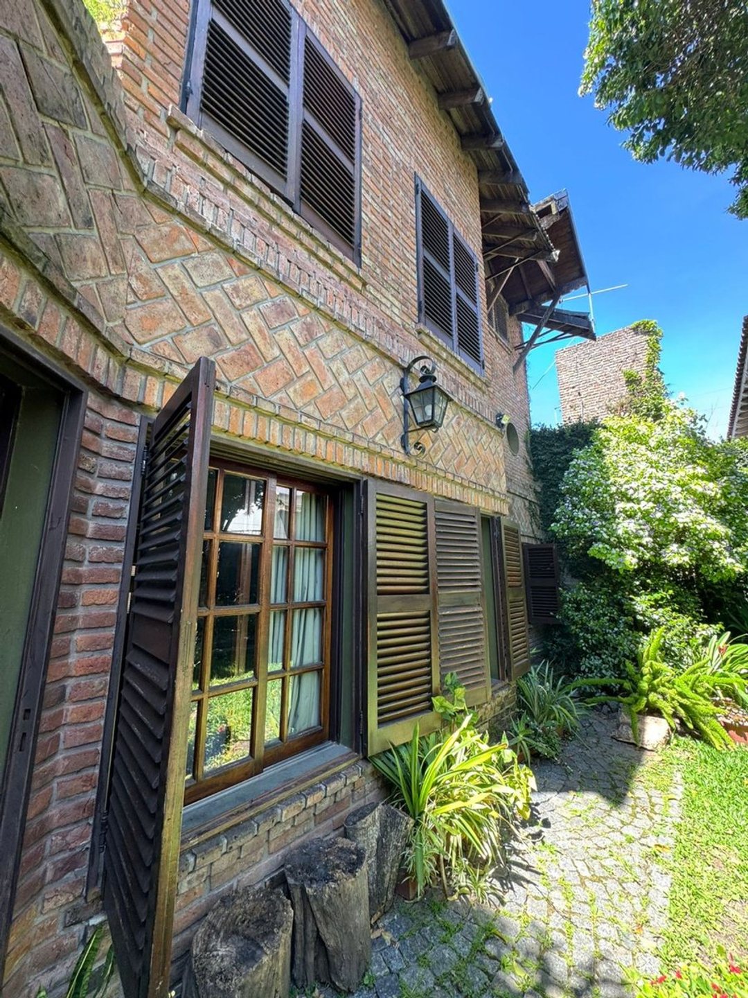 VENTA CASA 5 AMBIENTES HAEDO NORTE