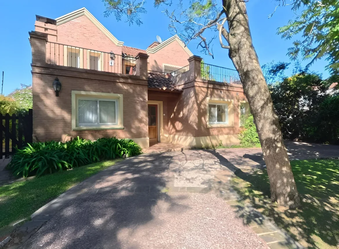 Casa de 5 ambientes en venta en San Fernando, Santa Rosa 2800