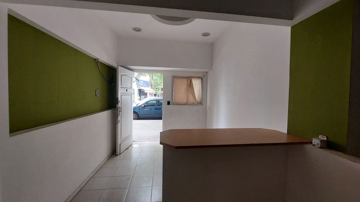 Foto 5 — VENTA LOCAL CON COCINA Y BAÑO EN LINIERS