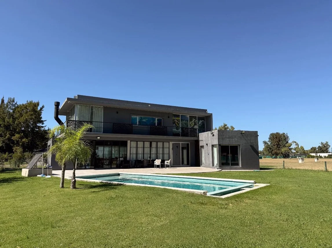Casa en venta en La Plata, foto 2