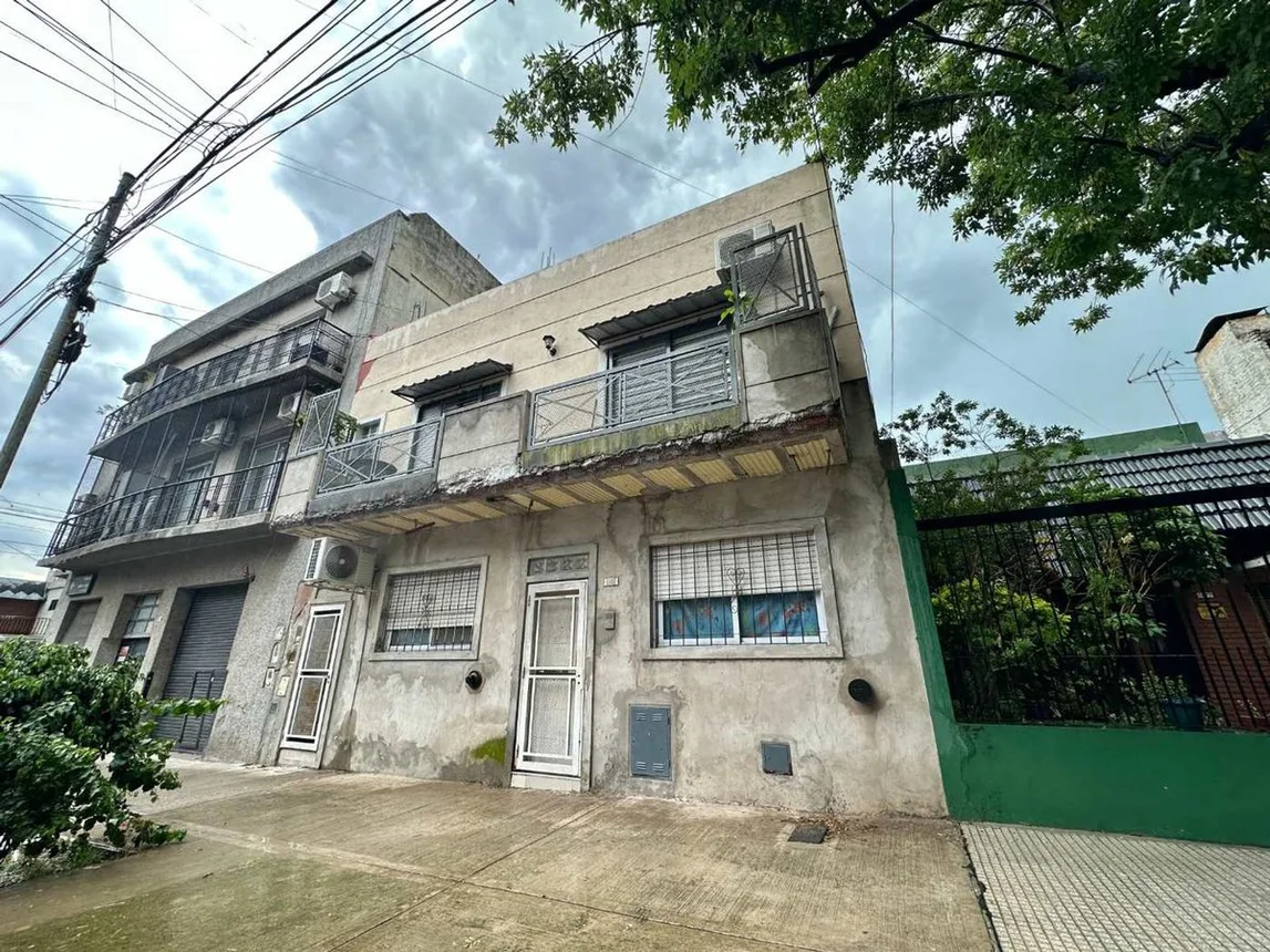 Casa de 9 ambientes en venta en Villa Luro, Alcaraz 5500