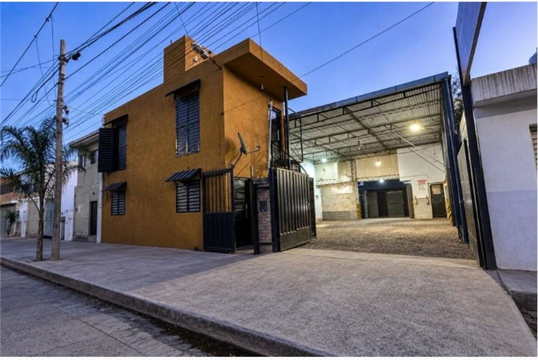 VENTA CASA + 2 DEPTOS + LOCAL EN FUNCIONAMIENTO