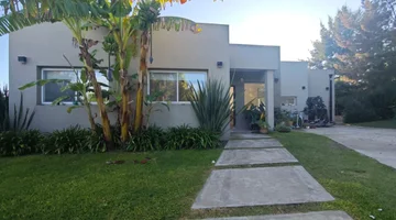 VENTA CASA BARRIO SAN GABRIEL. UNA PLANTA. PILETA