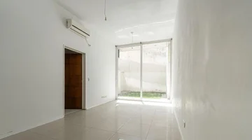 VENTA MONOAMBIENTE PARQUE CHAS CON PATIO Y VERDE