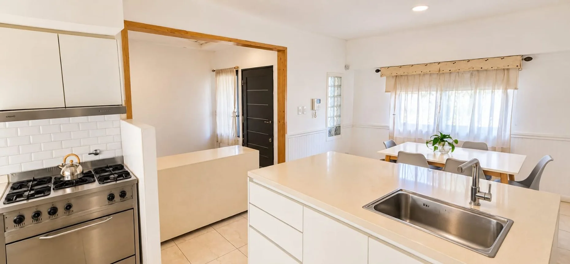 Casa de 4 ambientes en venta en Castelar, General Munilla 2200, foto 5