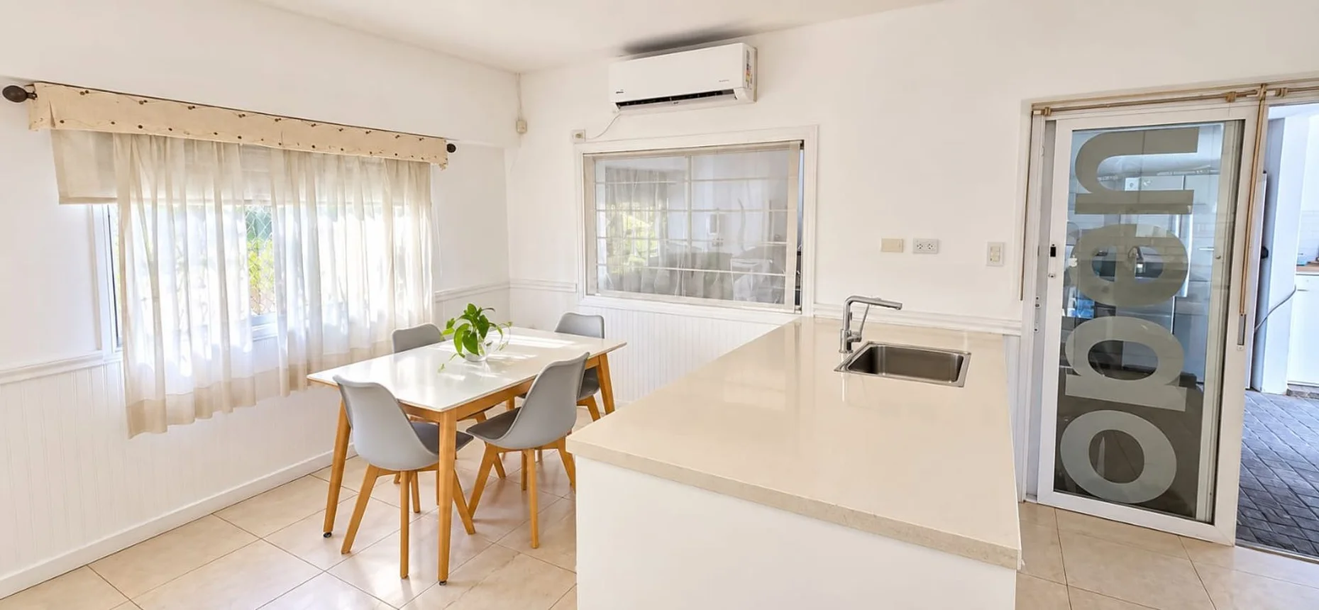 Casa de 4 ambientes en venta en Castelar, General Munilla 2200, foto 3