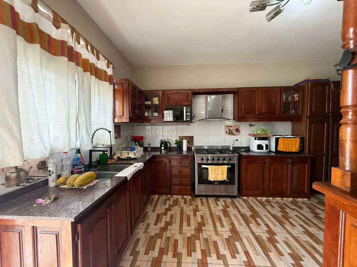Casa de 6 ambientes en venta en San Miguel, Avenida Presidente Juan Domingo Perón 2800, foto 3