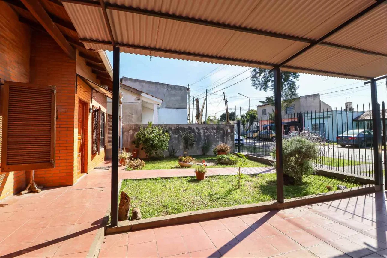 Casa de 5 ambientes en venta en Temperley, Quilmes 2200, foto 5
