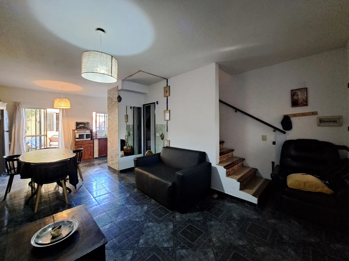 Casa dúplex en venta en Moreno