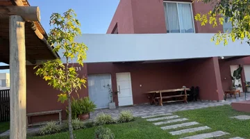 CASA 3 AMBIENTES EN VENTA CON JARDIN SIN EXPENSAS