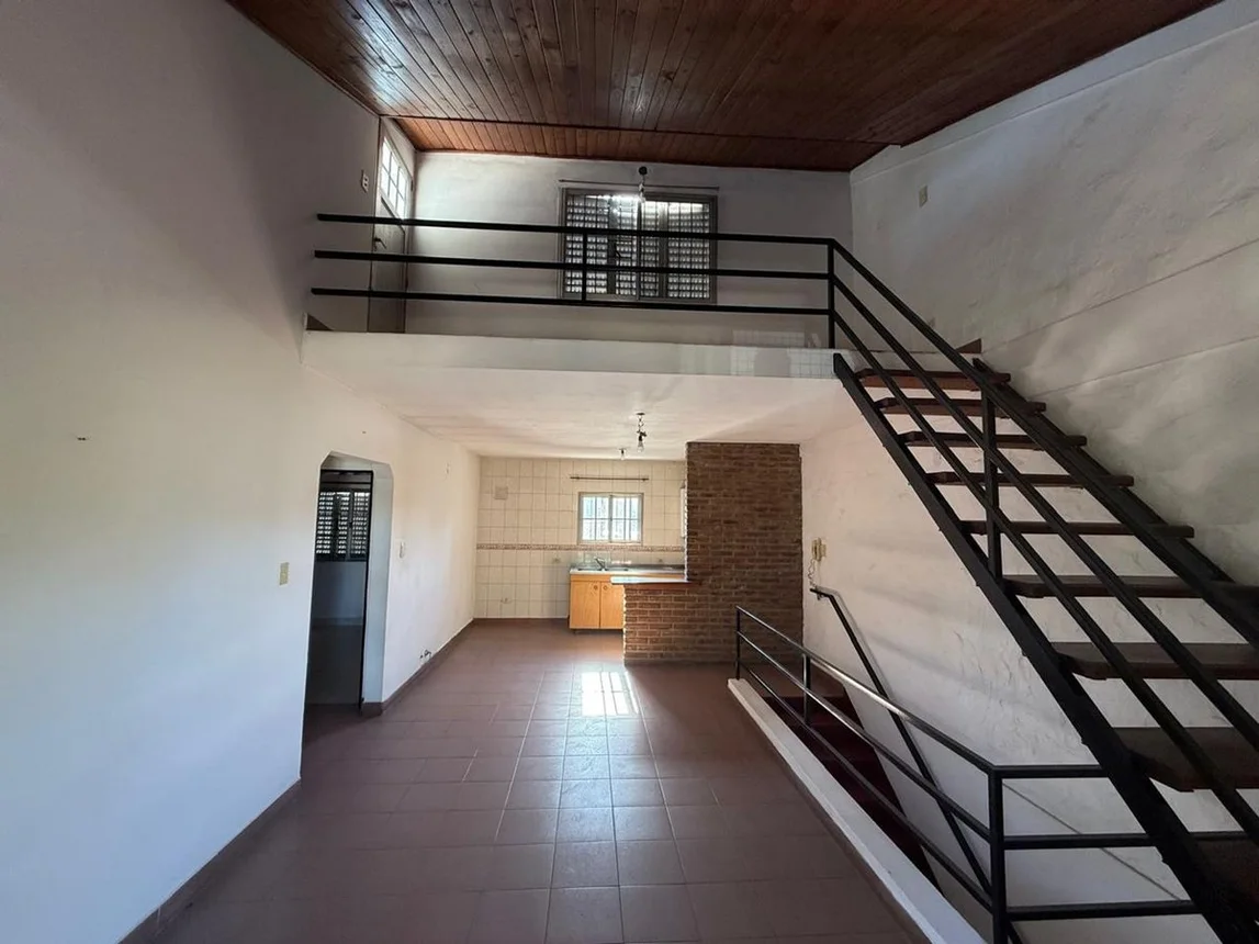 Venta casa 2 dormitorios planta alta con cochera, foto 1