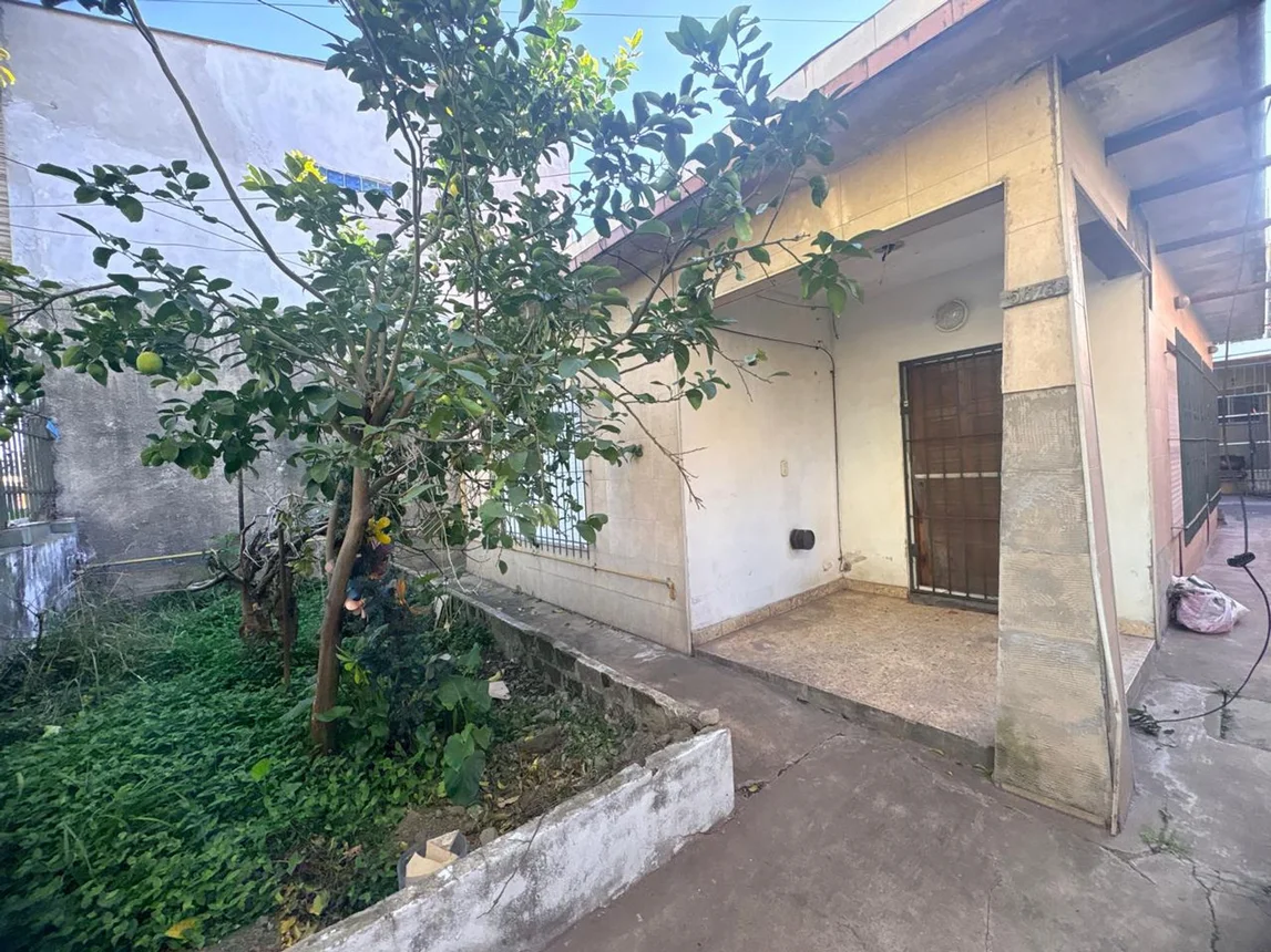 Casa de 3 ambientes en venta en Isidro Casanova, Pedro L. Larre 5600