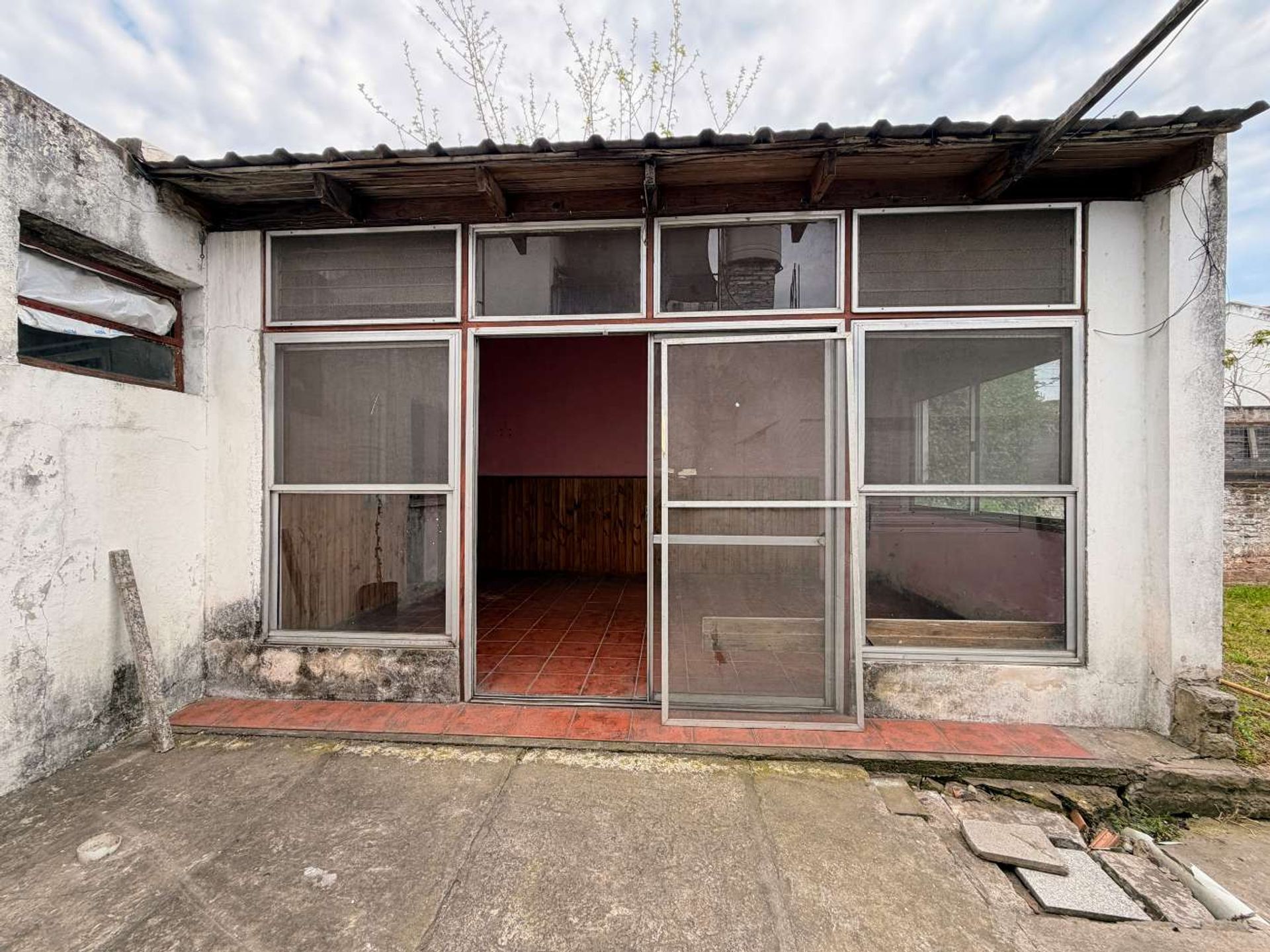 Foto 9 — VENTA CASA 3 AMB MONTE GRANDE QUINCHO COCHERA JARD