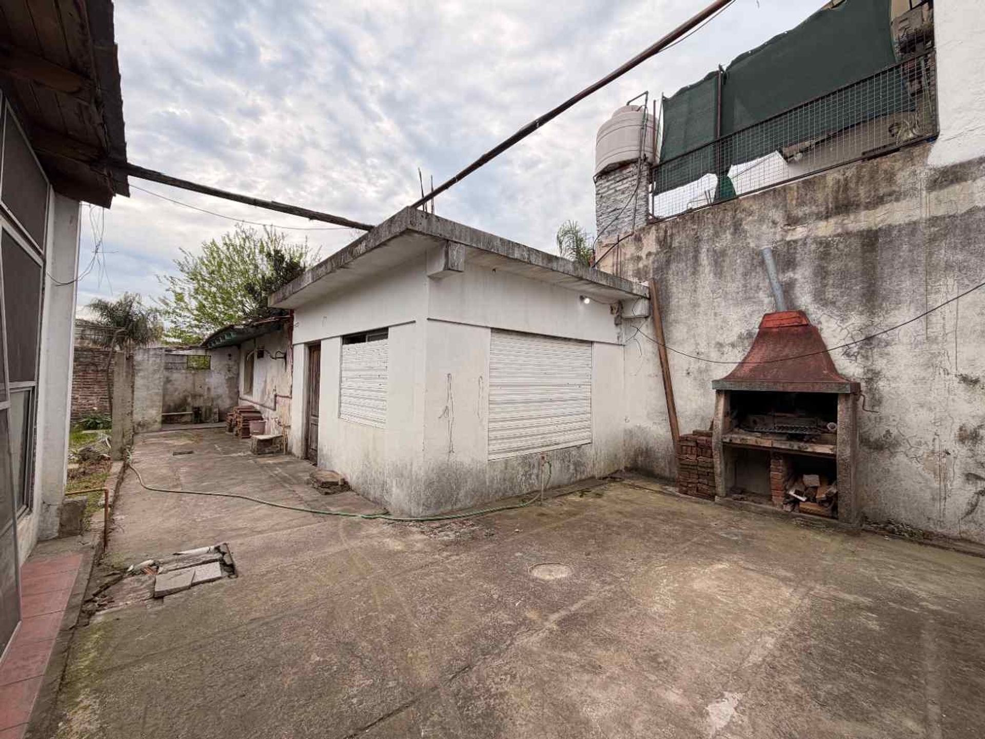 Foto 5 — VENTA CASA 3 AMB MONTE GRANDE QUINCHO COCHERA JARD