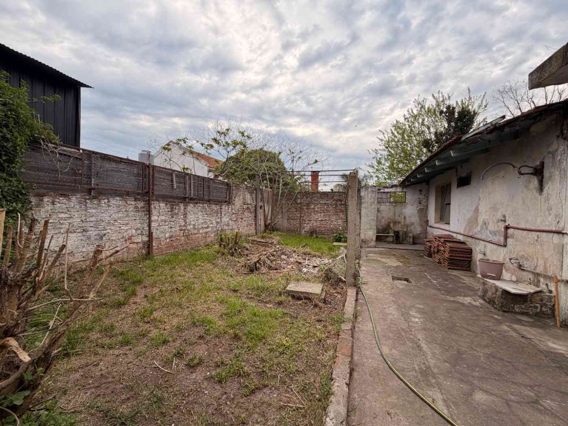 Foto 6 — VENTA CASA 3 AMB MONTE GRANDE QUINCHO COCHERA JARD