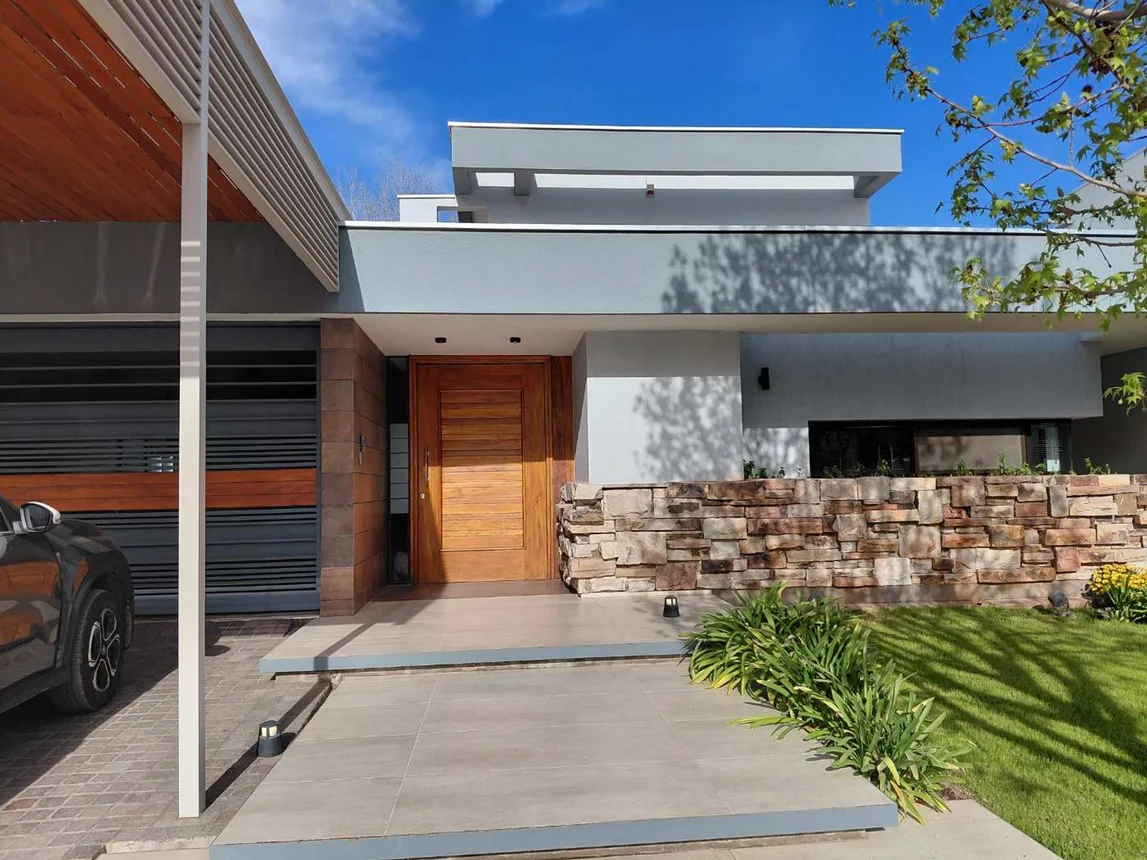 Casa en venta en Guaymallén, foto 2