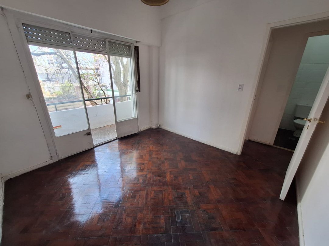 VENTA 2/3 AMB CON BALCON X ESCALERA A MTS SUBTE