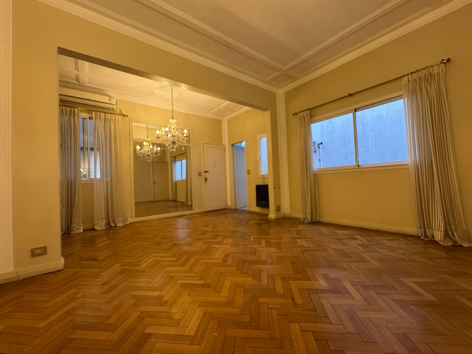 DPTO CUATRO AMBIENTES EN ALQUILER EN RECOLETA