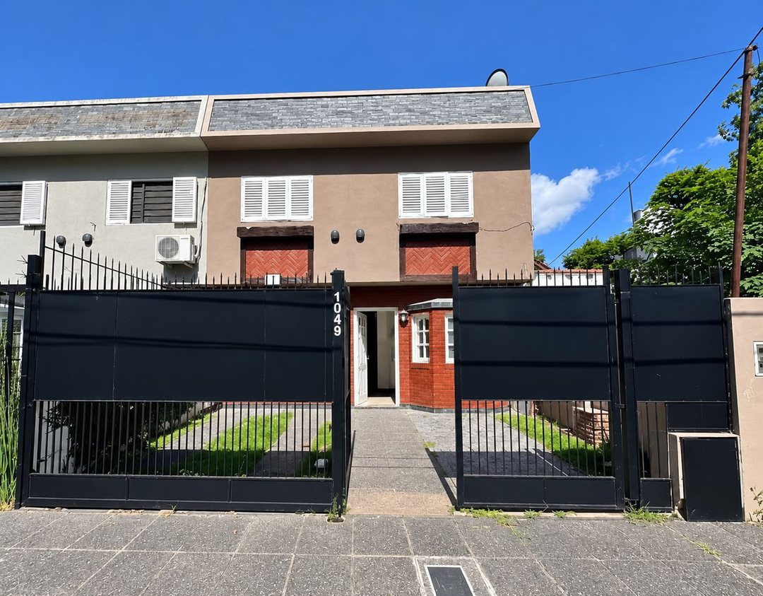 PH TIPO CASA 4 AMB Y PATIO BARRANCAS DE QUILMES