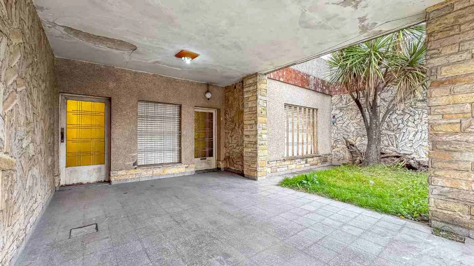 Casa de 5 ambientes en venta en Caseros, Asunción 2600