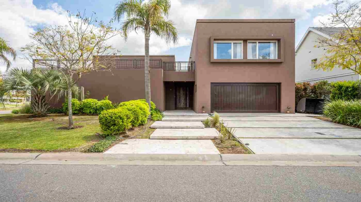 Casa de 7 ambientes en venta en Nordelta, Av de la Rivera 500, foto 2