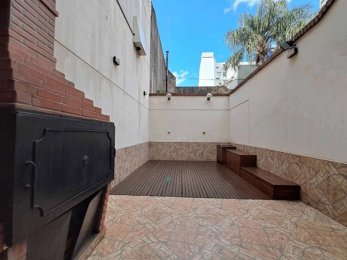 Casa tríplex de 5 ambientes en venta en Villa del Parque, Campana 3000