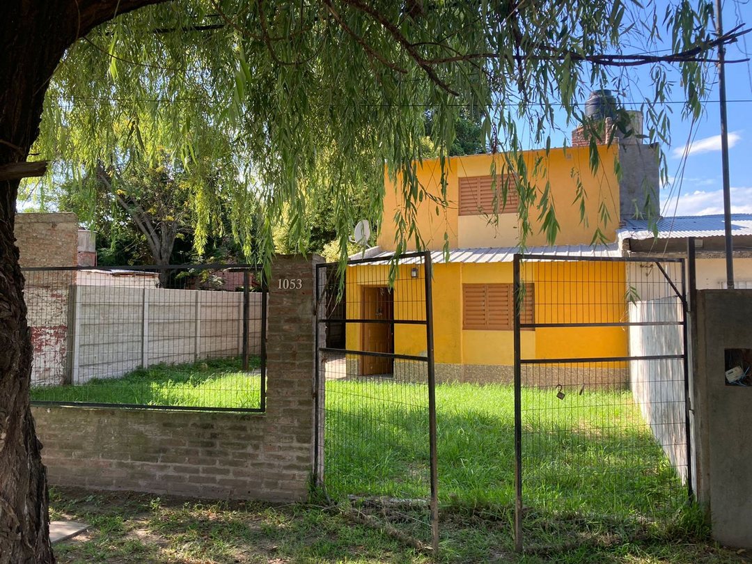 REMAX VENDE CASA QUINTA EN SAUCE VIEJO