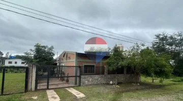 VENTA CASA LOS ALISOS 2 DORM+MONOAMBIENTE C/PILETA