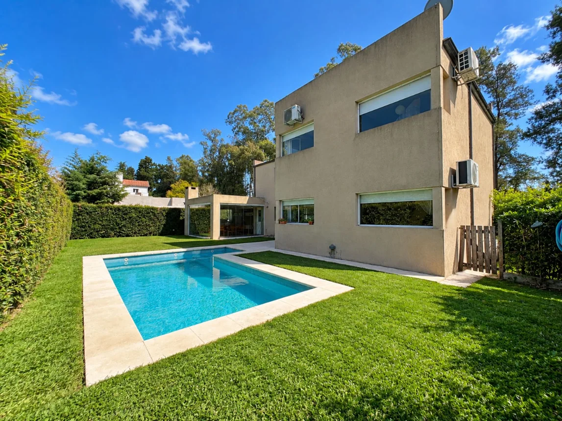 Casa de 4 ambientes en venta en Presidente Derqui, Mariano Acosta 2900
