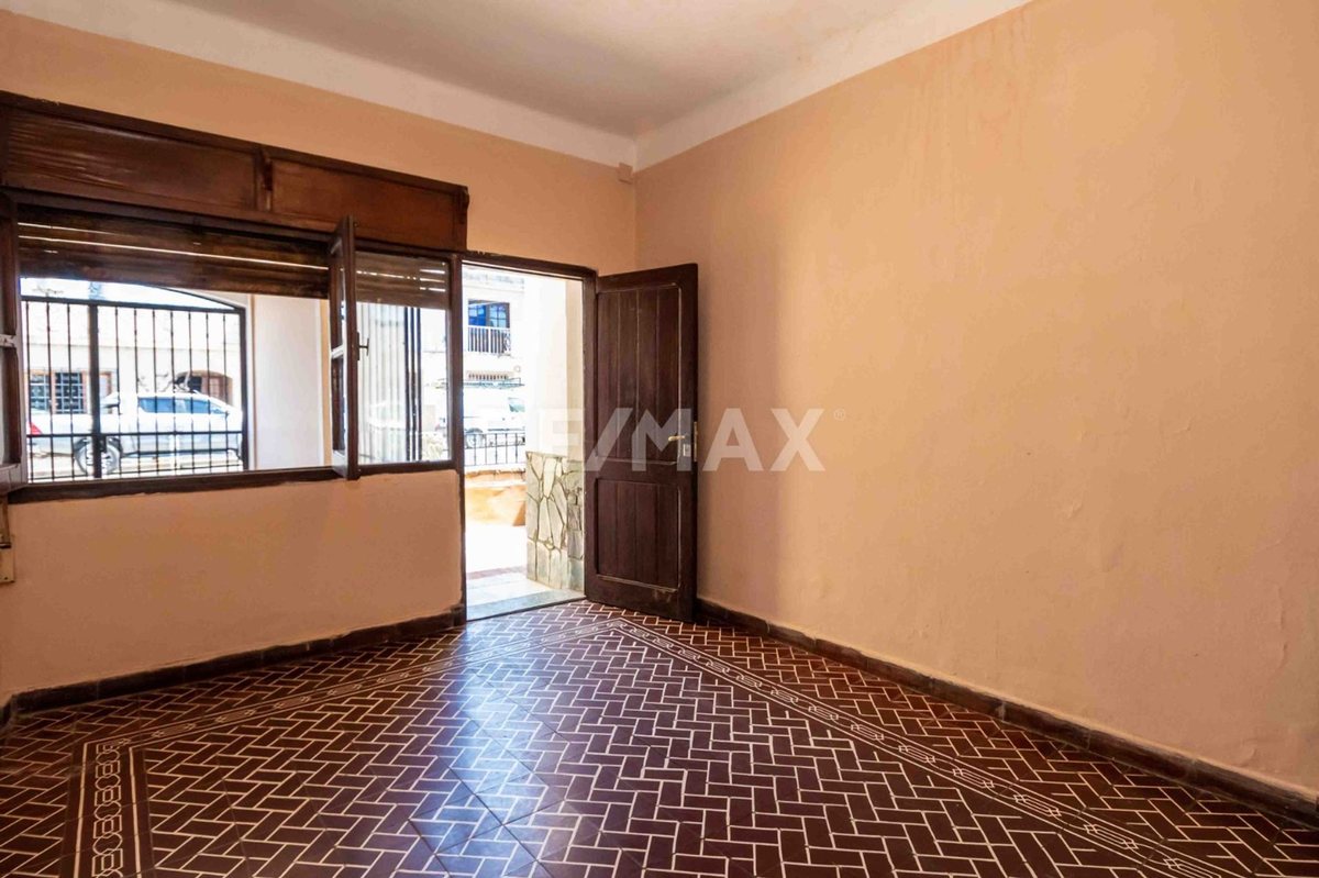 CASA EN VENTA MACROCENTRO 4 DORMITORIOS - foto 2
