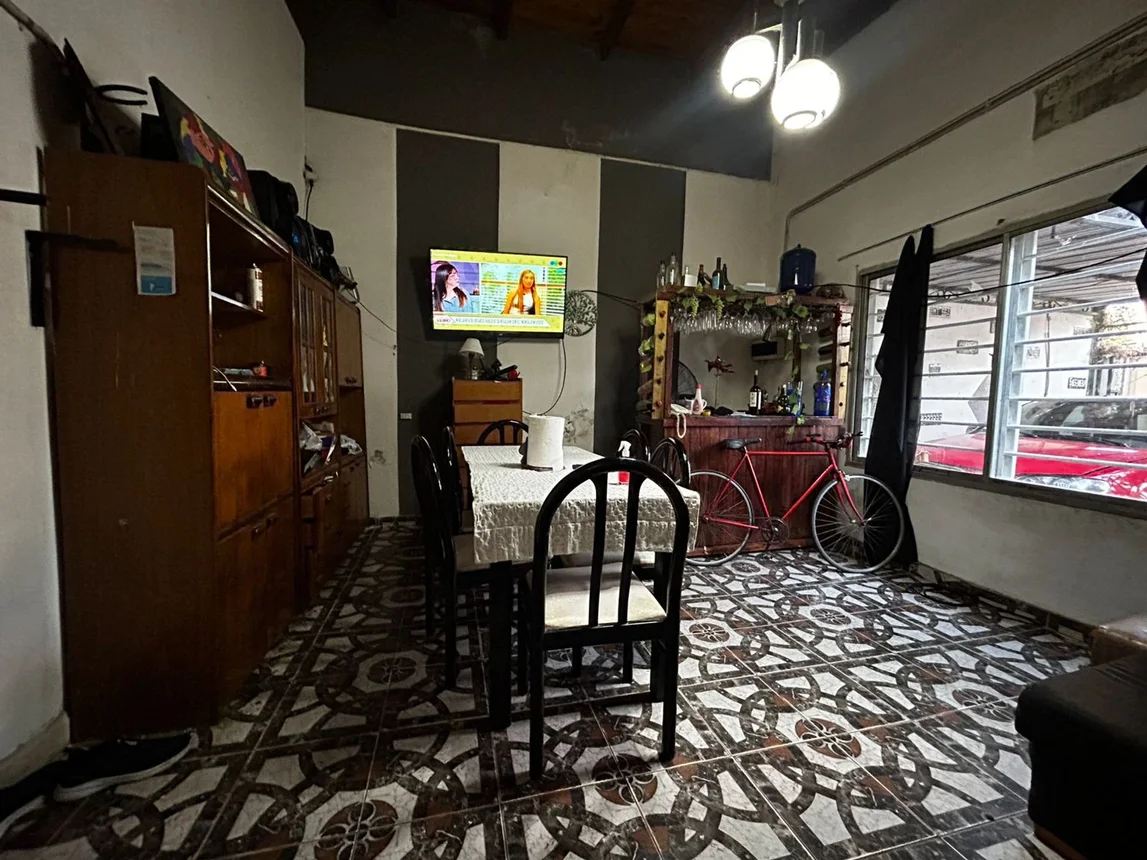 Casa de 7 ambientes en venta en Sarandí, Comodoro Rivadavia 2900, foto 2
