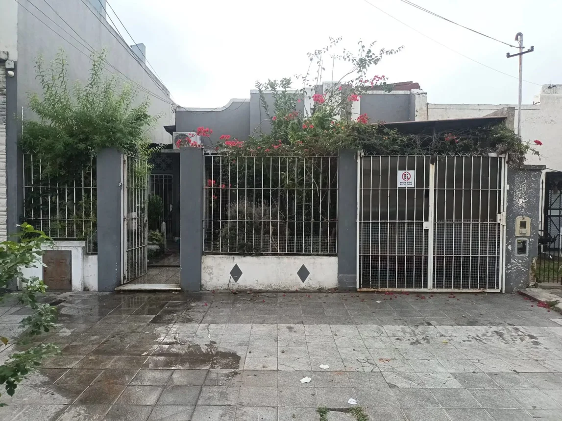 Casa de 7 ambientes en venta en Sarandí, Comodoro Rivadavia 2900