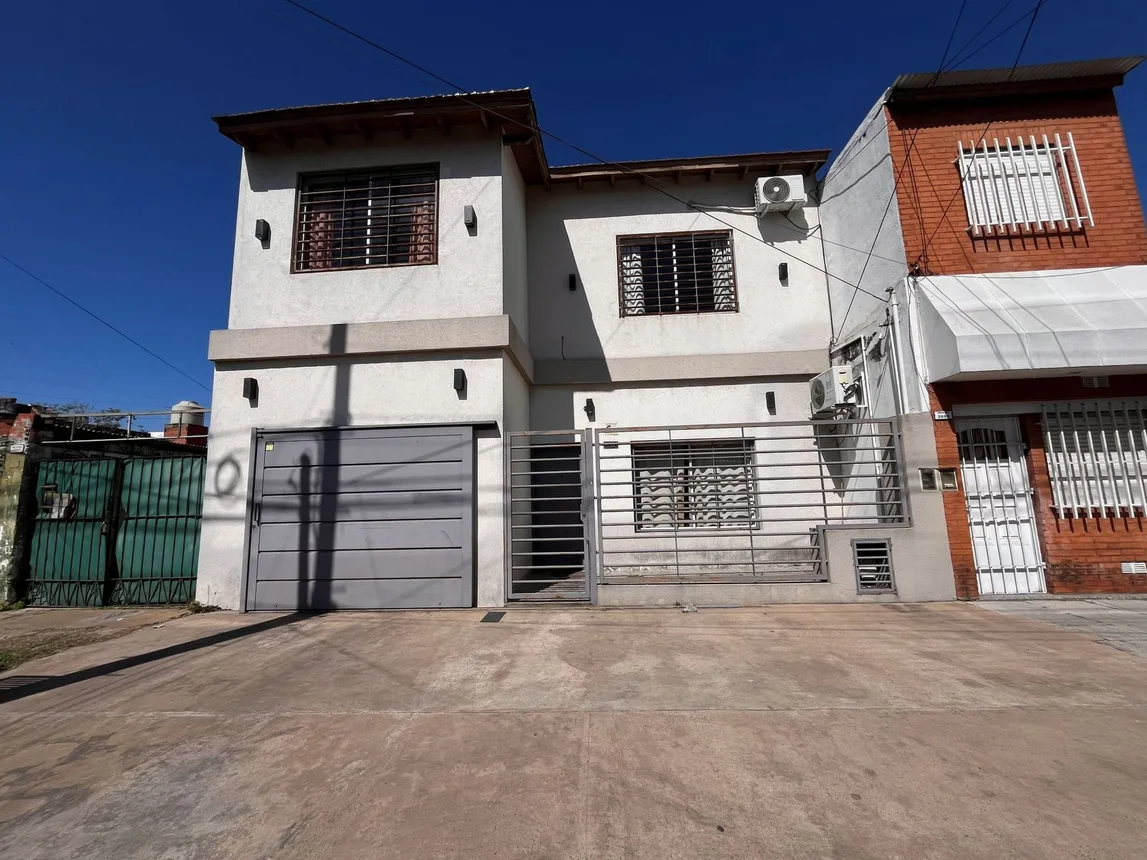 Casa de 4 ambientes en venta en Villa Luzuriaga, Buchardo 2800, foto 3