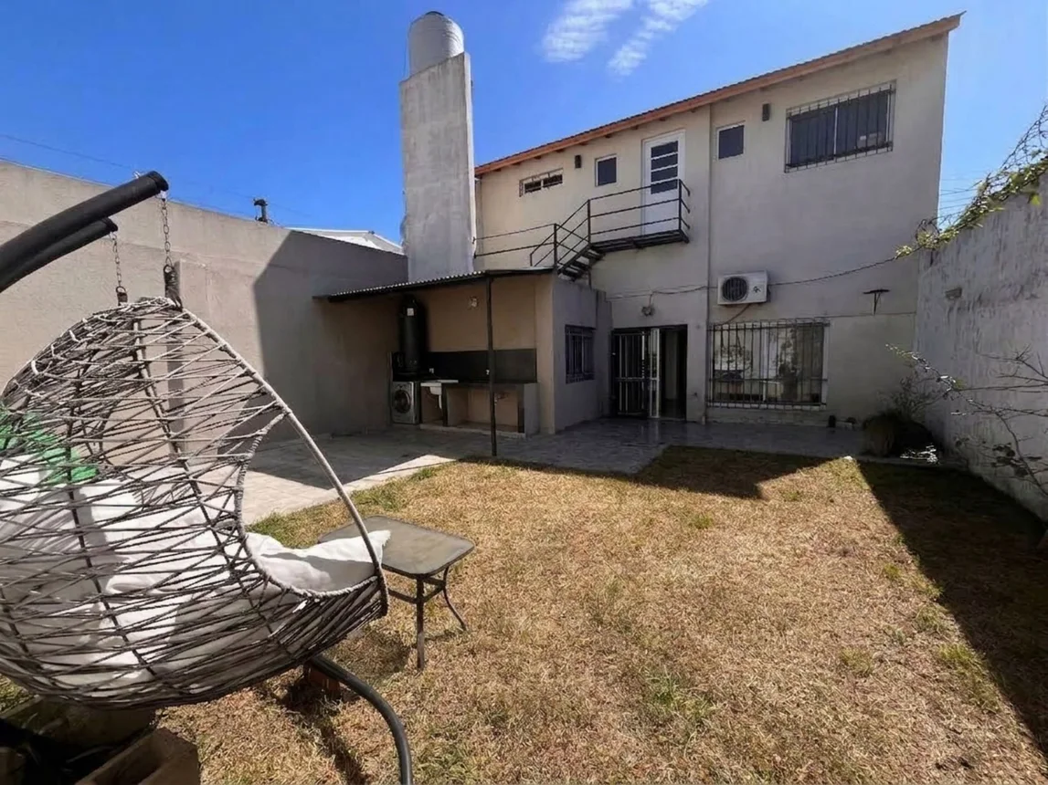 Casa de 4 ambientes en venta en Villa Luzuriaga, Buchardo 2800, foto 2
